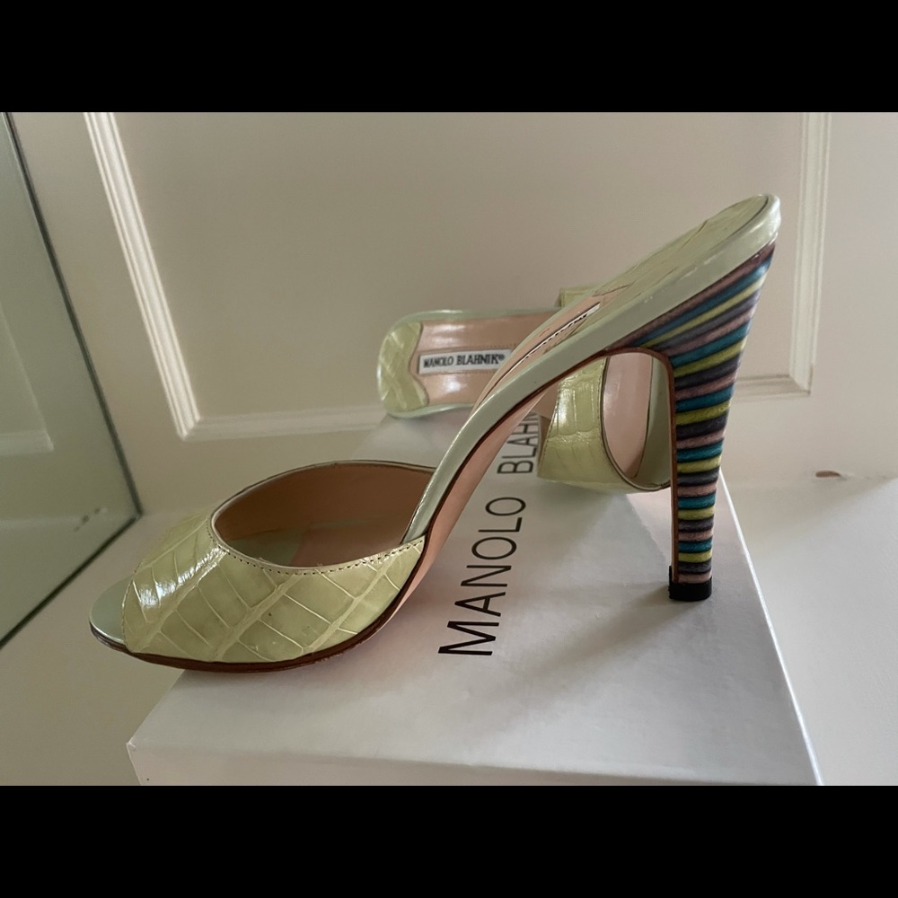 Manolo Blahnik lime crocodile mules w stripe heel - Picture 4 of 8